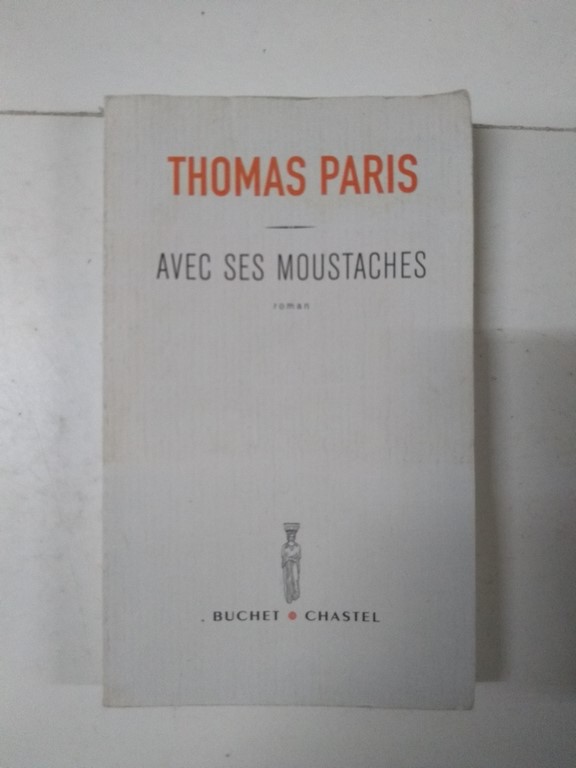 Avec ses moustaches