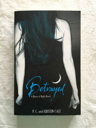 Betrayed (A House of night novel)