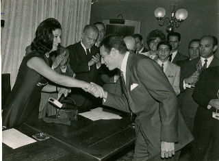 FOTOGRAFIA DE CARMEN MARTINEZ BORDIU EN UNA ENTREGA DE PREMIOS.