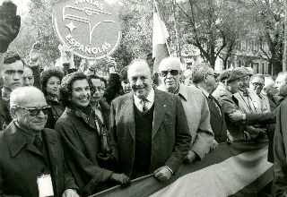 FOTOGRAFIA DE LA DUQUESA DE FRANCO EN LA PLAZA DE ORIENTE DE MADRID, EN EL ANIVERSARIO DE LA MUERTE DEL GENERAL FRANCO.