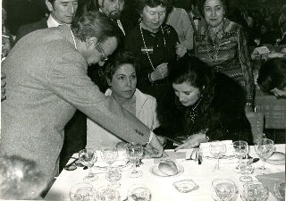 FOTOGRAFIA DE LA DUQUESA DE FRANCO. LA DUQUESA DE FRANCO DURANTE UNA CENA-HOMENAJE DEL DIARIO EL ALCAZAR.