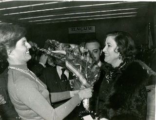 FOTOGRAFIA DE LA DUQUESA DE FRANCO. LA DUQUESA DE FRANCO A LA LLEGADA A UNA CENA-HOMENAJE DEL DIARIO EL ALCAZAR.