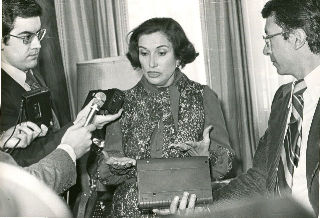 FOTOGRAFIA DE LA DUQUESA DE FRANCO. RUEDA DE PRENSA CONVOCADA POR LA DUQUESA DE FRANCO EN SU DOMICILIO MADRILEÑO A RAIZ DE SU DETENCION EN BARAJAS CUANDO TRATABA DE LLEVAR A SUIZA UNA SERIE DE RELOJES DE SU PADRE.