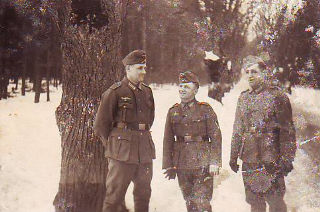 FOTOGRAFIA DE LA SEGUNDA GUERRA MUNDIAL. SOLDADOS ALEMANES EN EL FRENTE (ORIGINAL).