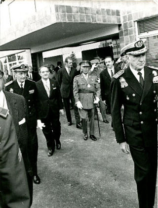 FOTOGRAFIA DEL GENERAL FRANCO. EL CAUDILLO JUNTO AL PRINCIPE DE ESPAÑA.