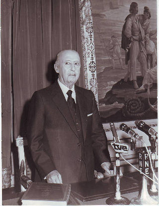 FOTOGRAFIA ORIGINAL DEL GENERAL FRANCO PRESIDIENDO EL IV PLENO SOBRE EL CAMPO DE GIBRALTAR.