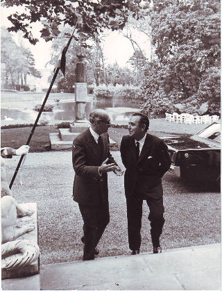 FOTOGRAFIA ORIGINAL DEL MINISTRO LAUREANO LOPEZ RODO DURANTE UN CONSEJO DE MINISTROS CELEBRADO EN EL PALACIO DE AYETE EN SAN SEBASTIAN.