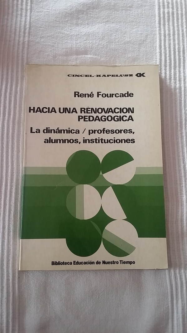 Hacia una renovación pedagógica. La dinámica / profesores, alumnos, instituciones