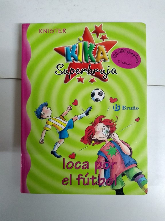 kika Superbruja loca por el fútbol