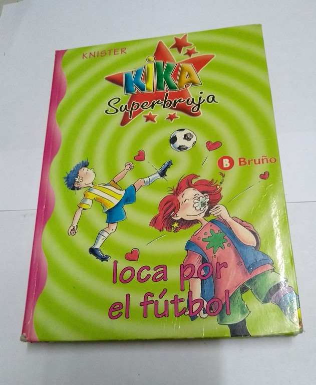 Kika Superbruja, loca por el fútbol