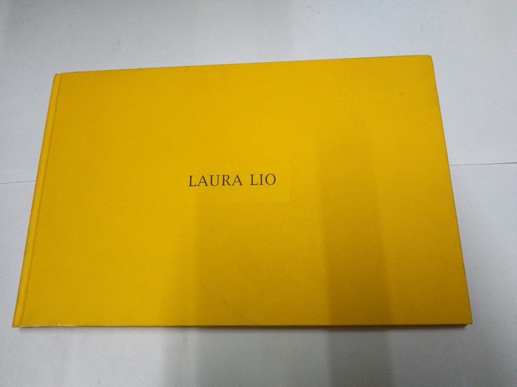 Laura Lío. Tan Finos Hilos