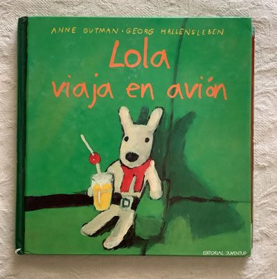 Lola viaja en avión