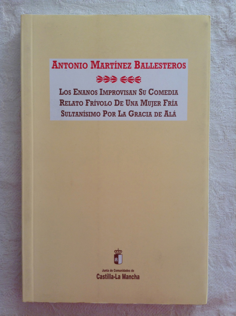 Los enanos improvisan su comedia ; Retrato frivolo de una mujer fria ; Sultanisimo por la gracia de