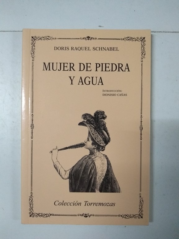 Mujer de piedra y agua