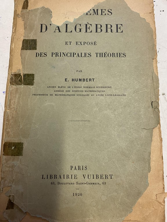 PROBLEMES D'ALGEBRE ET EXPOSÉ DES PRINCIPALES THEORIES.