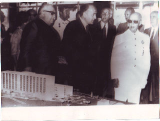 REPRODUCCION DE FOTOGRAFIA DEL GENERAL FRANCO. EL JEFE DEL ESTADO PRESIDE JUNTO A Dª CARMEN POLO DE FRANCO LA INAUGURACION DE LA CASA DEL MAR,  DE LA CIUDAD SANITARIA DE LA SEGURIDAD SOCIAL Y DEL AMBULATORIO JUAN CANALEJO DE LA CORUÑA.